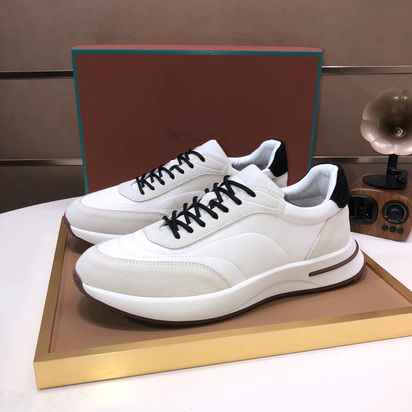 Men's shoes 💰600💰[𝐥𝐨𝐫𝐨 𝐏𝐢𝐚𝐧𝐚] lp classic loafers, an Italian treasure brand, the only brand that can match Hermès! Only after wearing it do we realize that we cannot let down our feet. The upper is imported cashmere, the lining of water-dyed cowhide ➕ the cowhide feet, the official original glass rubber outsole, and the pendant. Exclusive original packaging (tag ➕ brand paper ➕ outer box ➕ hand bag) code number: 38-45